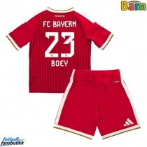 Bayern Munich Sacha Boey #23 Hjemmedraktsett Barn 2026-27 Kortermet (+ Korte bukser)